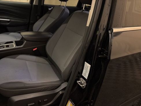 Used 2019 Ford Escape SE image 11