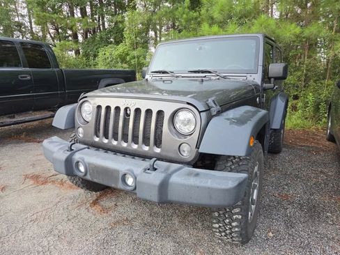 Used 2018 Jeep Wrangler Rubicon w/ Power Convenience Group AWD/4WD image 2