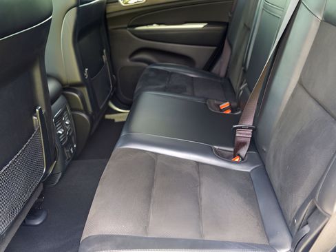Used 2020 Jeep Grand Cherokee Altitude RWD image 24