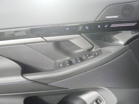 Certified 2025 BMW 530i image 9