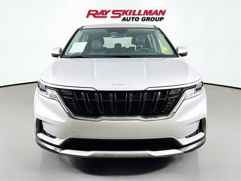 Used 2023 Kia Carnival LX image 2