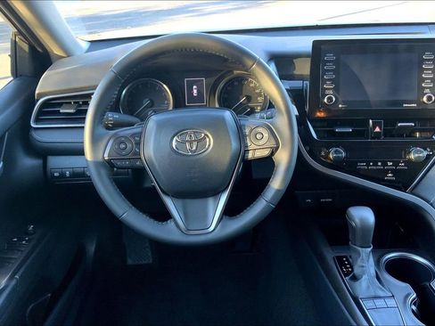 Used 2023 Toyota Camry SE image 5
