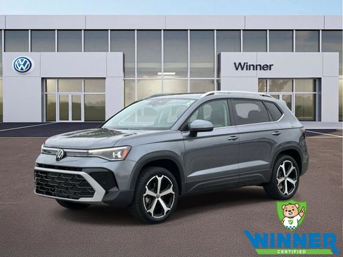 Used 2025 Volkswagen Taos SEL AWD/4WD image 1