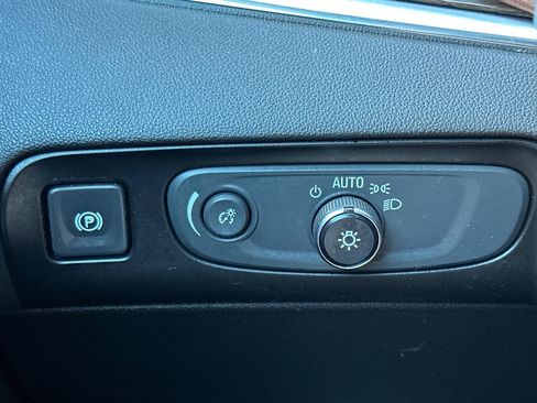 Used 2018 Buick Enclave Avenir w/ Avenir Technology Package image 39