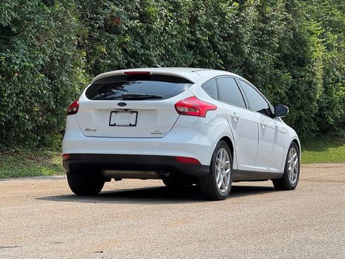 Used 2015 Ford Focus SE w/ Equipment Group 201A FWD image 5