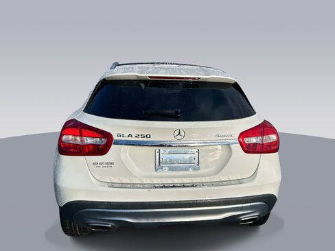 Used 2017 Mercedes-Benz GLA 250 4MATIC image 4