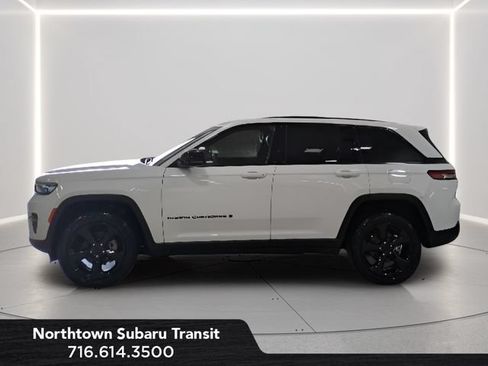 Used 2023 Jeep Grand Cherokee Altitude AWD/4WD image 2