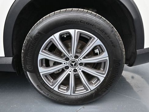 Used 2025 Mercedes-Benz GLC 300 4MATIC image 10