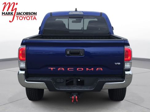 Used 2022 Toyota Tacoma TRD Off-Road image 12