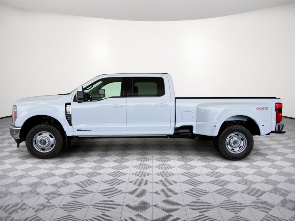 Used 2023 Ford F350 Lariat w/ Lariat Ultimate Package AWD/4WD image 2