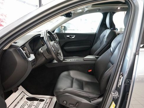 Used 2020 Volvo XC60 T5 Momentum image 27