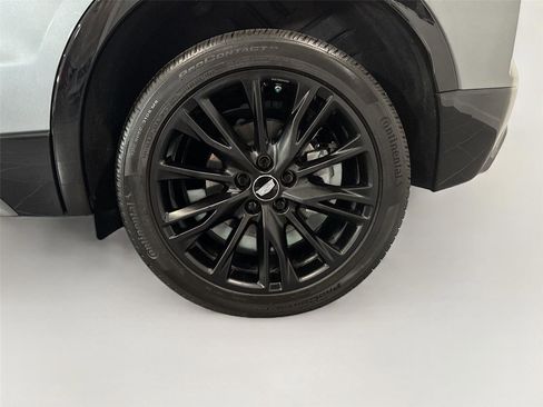 Used 2025 Cadillac XT4 Sport w/ LPO, Onyx Lite Package FWD image 32