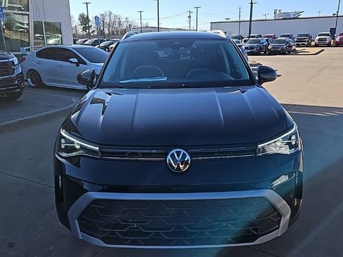 New 2026 Volkswagen Taos SE image 2