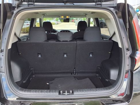 Used 2025 Kia Soul LX w/ LX Technology Package FWD image 12