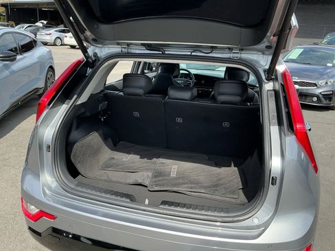 Used 2024 Kia Niro SX FWD image 26
