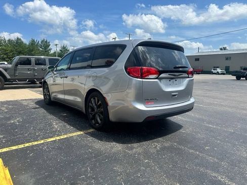Used 2018 Chrysler Pacifica Touring Plus w/ S Appearance Package FWD image 5