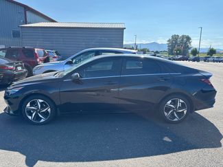 Used 2023 Hyundai Elantra Limited FWD video 2