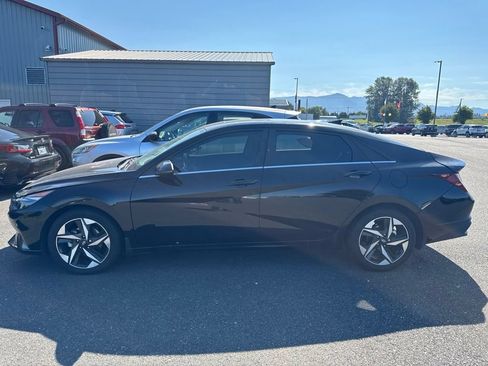 Used 2023 Hyundai Elantra Limited FWD image 2