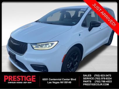 Used 2024 Chrysler Pacifica Select