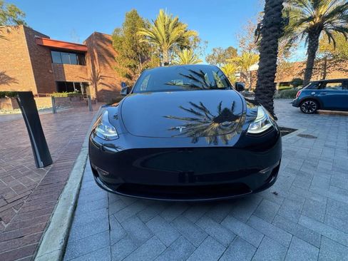 Used 2024 Tesla Model Y Long Range AWD/4WD image 2