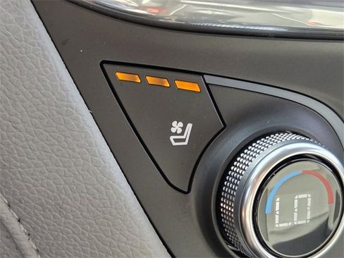 Used 2018 Chevrolet Equinox Premier image 29