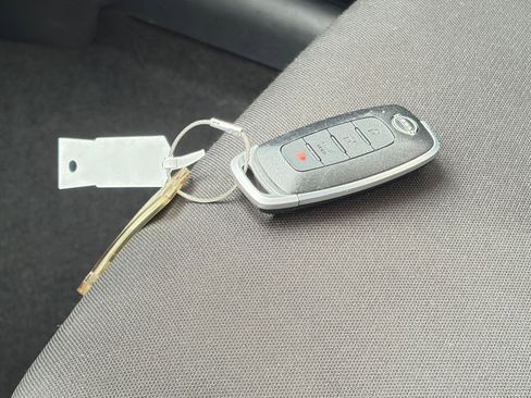 Used 2025 Nissan Versa SV FWD image 20