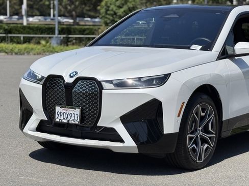 Used 2025 BMW iX xDrive50 w/ Sport Package image 10