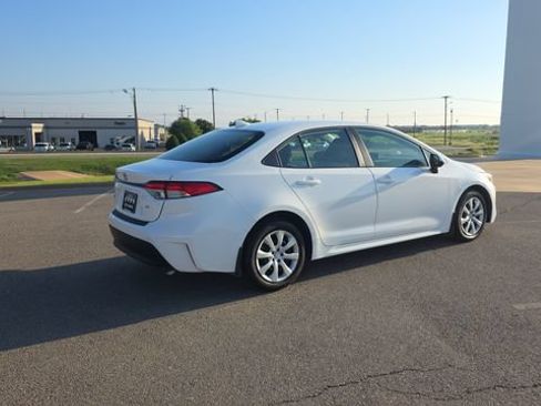 Used 2024 Toyota Corolla LE FWD image 6