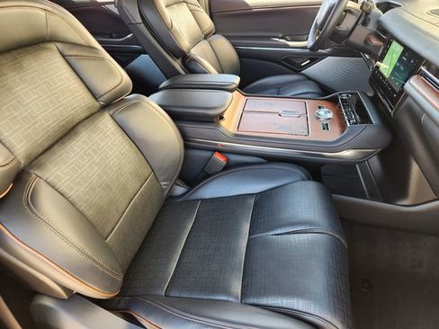 Used 2025 Lincoln Navigator Black Label image 14