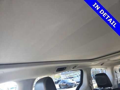 Used 2023 Chrysler Pacifica Limited image 10