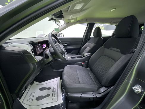 Used 2025 Nissan Kicks SV image 16