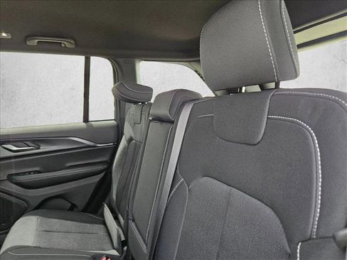 New 2026 Jeep Grand Cherokee Laredo image 15