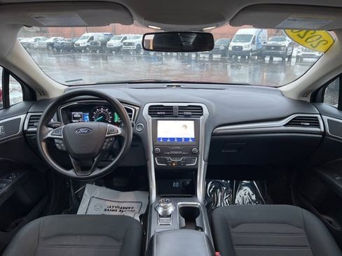 Used 2020 Ford Fusion SE image 18