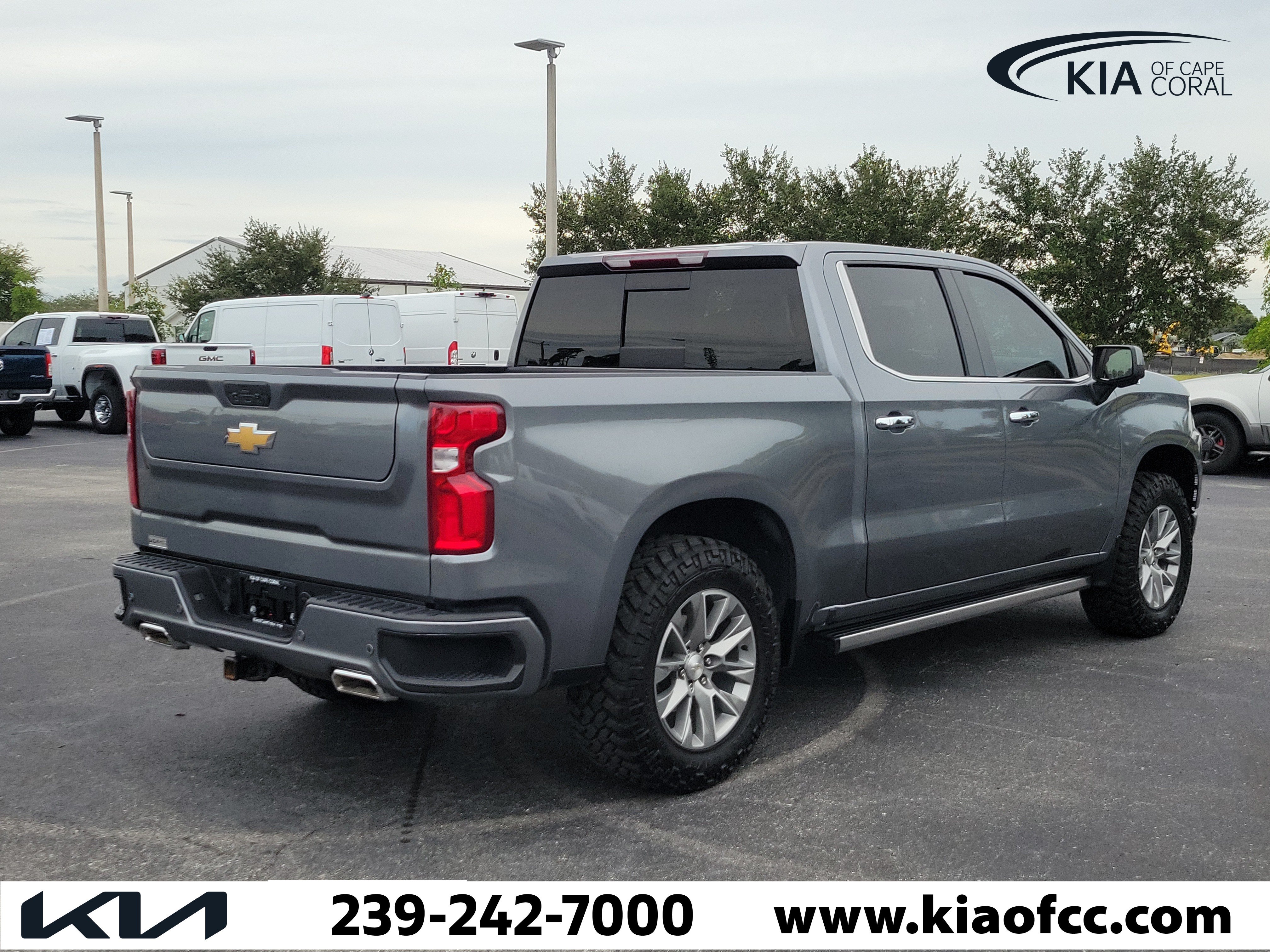 Used 2022 Chevrolet Silverado 1500 High Country w/ Z71 Off-Road Package AWD/4WD image 6