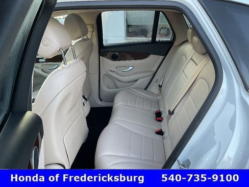 Used 2018 Mercedes-Benz GLC 300 4MATIC image 32