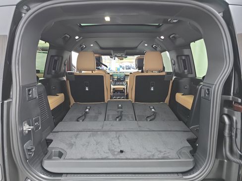 New 2026 Land Rover Defender 130 X-Dynamic SE image 13