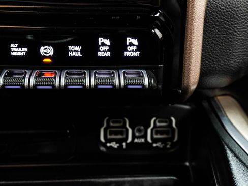 Used 2019 RAM 3500 Laramie w/ Black Appearance Package AWD/4WD image 26