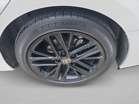 Used 2025 Toyota Camry SE image 12