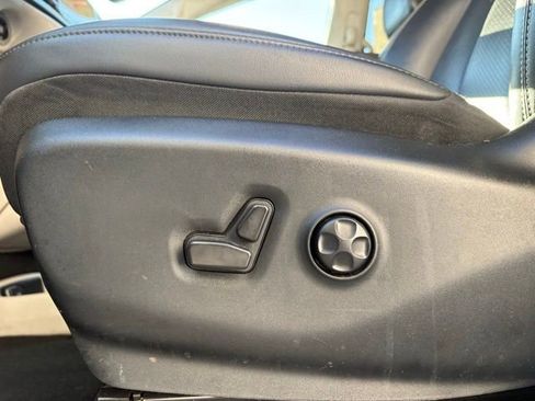 Used 2024 Chrysler Pacifica Touring-L image 25