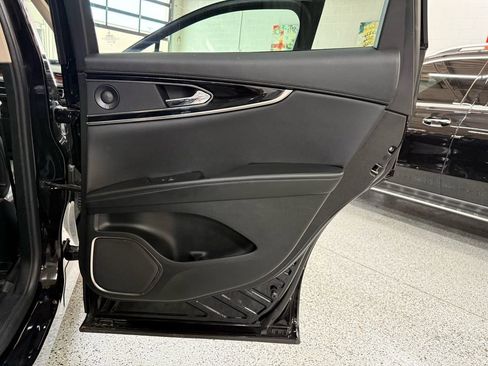 Used 2023 Lincoln Nautilus Reserve w/ Luxury Package image 21