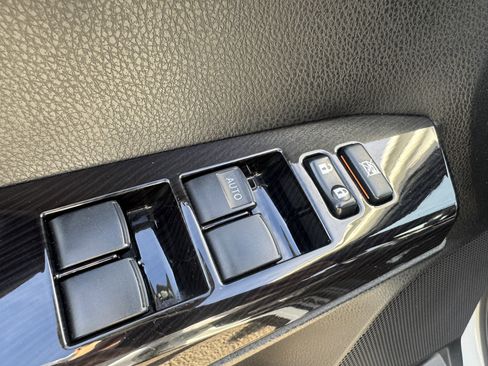 Used 2016 Toyota RAV4 SE image 10