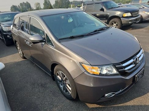 Used 2015 Honda Odyssey Touring image 2
