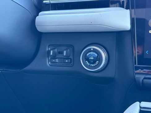 New 2026 Lincoln Navigator Reserve AWD/4WD image 32