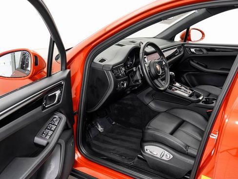 Used 2024 Porsche Macan image 7