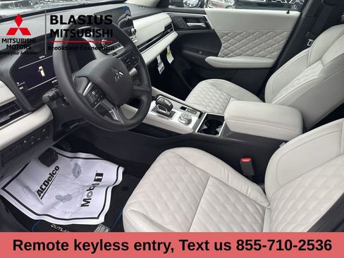Used 2025 Mitsubishi Outlander SEL image 21