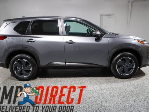 Used 2024 Nissan Rogue SV image 6