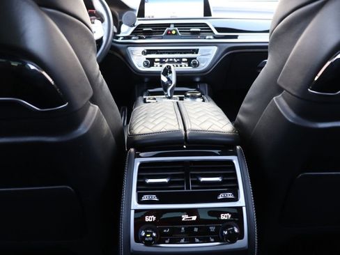 Used 2020 BMW 750i xDrive w/ Executive Package AWD/4WD image 76