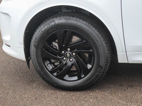 Used 2025 Land Rover Discovery Sport S image 9