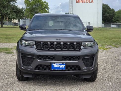 New 2026 Jeep Grand Cherokee Altitude RWD image 3