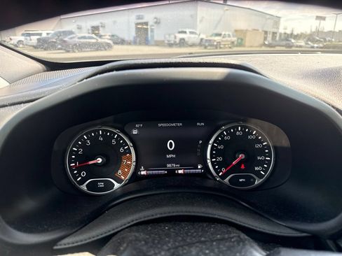 Used 2023 Jeep Renegade Trailhawk w/ Trailhawk Elite Group AWD/4WD image 19